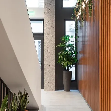 11 Enteka Acropolis